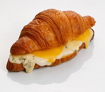 Круассан Четыре сыра