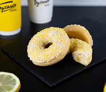 Донат с лимонной начинкой и посыпкой