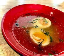 Куриный бульон с яйцом