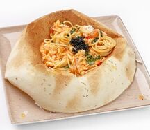 Спагетти с крабом, запечённые в хрустящей фокачче