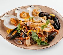 Большая паста с морепродуктами