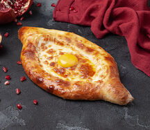 Хачапури по-аджарски с яйцом