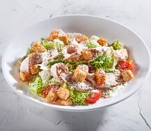 Салат Цезарь с курицей