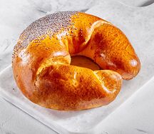 Рогалик с маком
