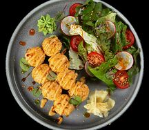 Ролл запеченный с мясом Рапана и сливочным сыром