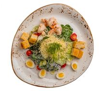 Салат цезарь с тигровыми креветками