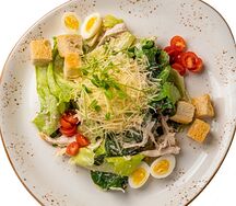 Салат цезарь с курицей