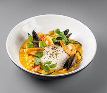 Карри из морепродуктов с рисом 