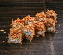Ролл с лососем и стружкой тунца