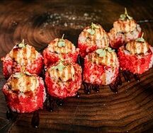 Запечённый ролл с сурими и омлетом томаго