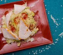 Салат Цезарь с курицей