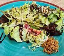 Салат с куриной печенью и Айоли