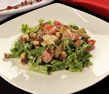 Цезарь с курицей и томатами черри