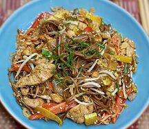 Лапша соба со свининой и овощами