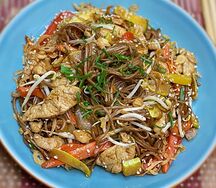 Лапша соба с говядиной и овощами