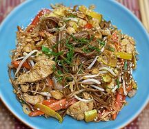 Лапша соба с морепродуктами и овощами