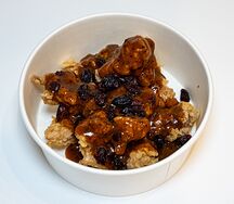 Нежные кусочки курицы в соусе чёрный перец