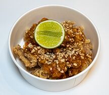 Нежные кусочки курицы в соусе тайский