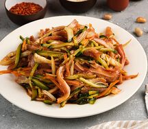 Салат со свиными ушками