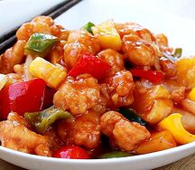 Свинина с ананасами в кисло-сладком соусе