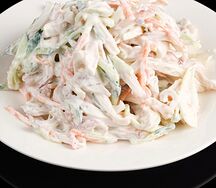 Кальмар с огурцом под майонезом