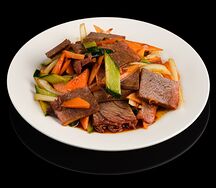 Говядина с огурцом