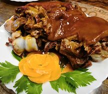 Свиная рулька на кости