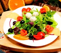 Салат с неркой и цитрусами