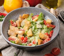 Салат Цезарь с курицей