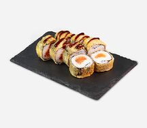 Жареный ролл с лососем