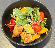 Салат с пекинской капустой и говяжьим языком