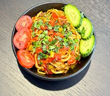 Лапша со свининой и овощами