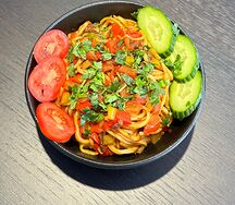 Лапша с говядиной и овощами