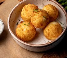 Сырные шарики Голдфингер