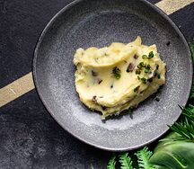 Помятый и почищенный мундир