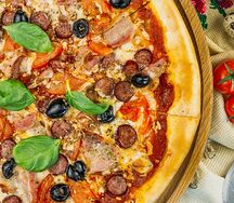 Баварская с колбасками и беконом