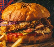 Крафт бургер с хрустящей индейкой и беконом