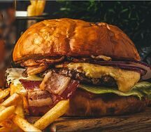 Крафт бургер с беконом