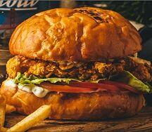 Крафт Бургер с хрустящей индейкой и соусом Цезарь