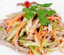 Салат из языка с корнишонами