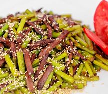 Говядина с зирой и кунжутом