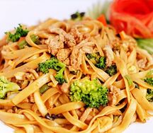 Лапша со свининой и овощами