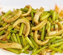 Кальмар со стрелками чеснока