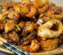 Баклажаны с кальмаром и креветками