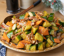 Свиная рулька с огурцом