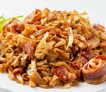 Лапша с беконом и яйцом