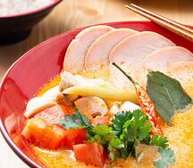 Том ям с куриным филе