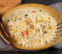 Рис с овощами и яйцом