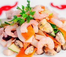 Салат морской коктейль