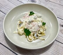 Феттуччине с ветчиной и грибами